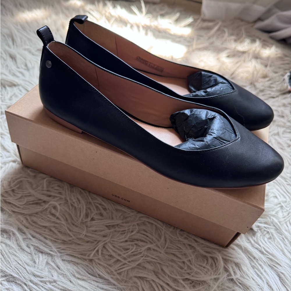 UGG Black Flats Lynley Slip-On Shoes